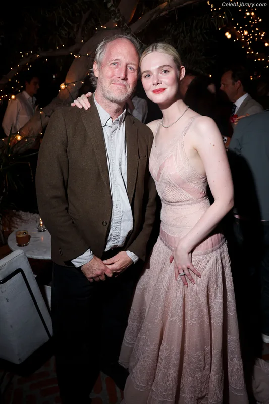 Elle Fanning photo 2 of 4114