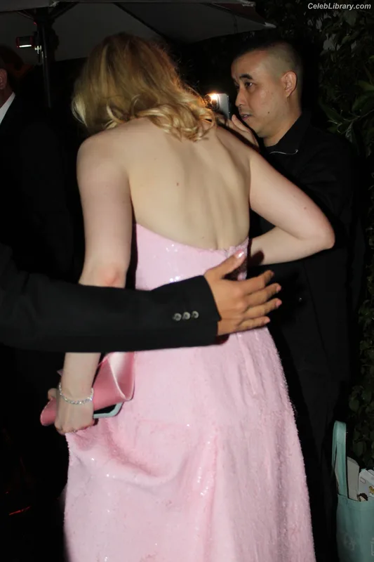 Elle Fanning photo 10 of 4114