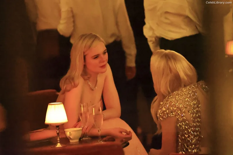 Elle Fanning photo 12 of 4114