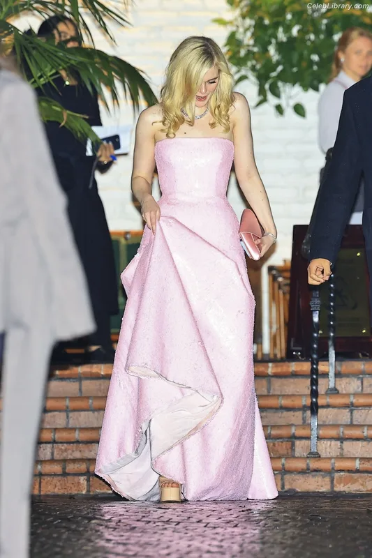 Elle Fanning photo 14 of 4114
