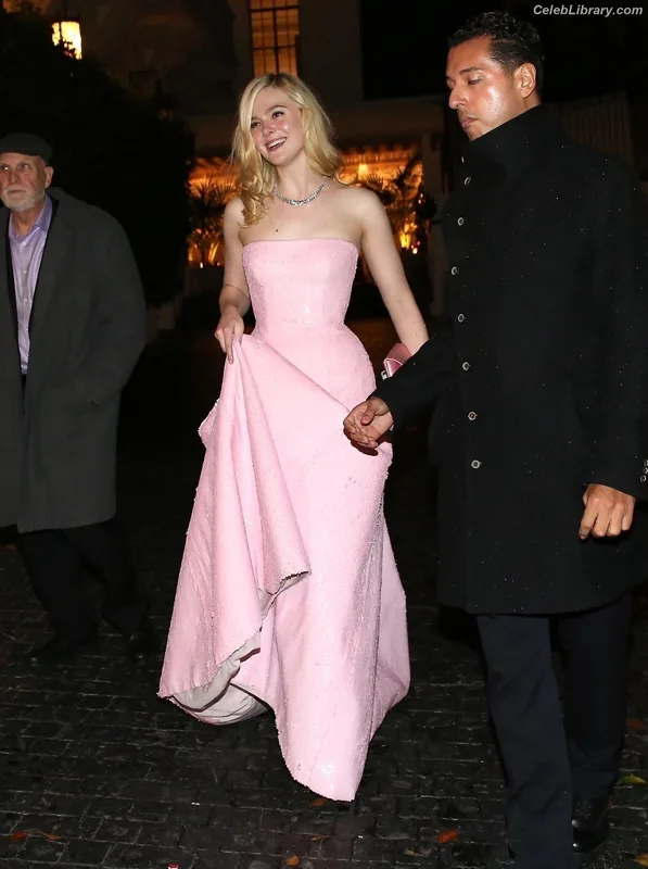Elle Fanning photo 18 of 4114