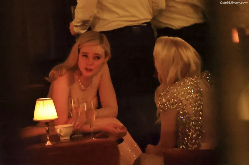 Elle Fanning photo 19 of 4114