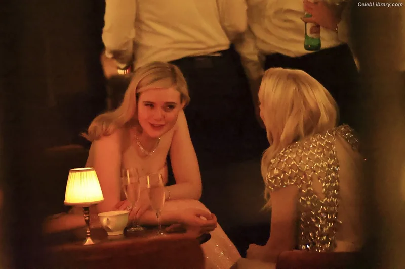 Elle Fanning photo 20 of 4114