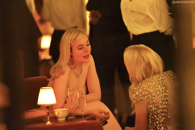 Elle Fanning photo 21 of 4114