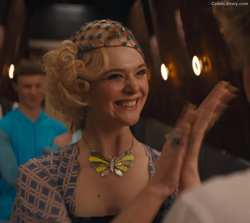 Elle Fanning photo 5 of 4114