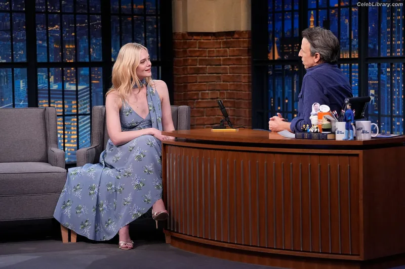 Elle Fanning photo 7 of 4114