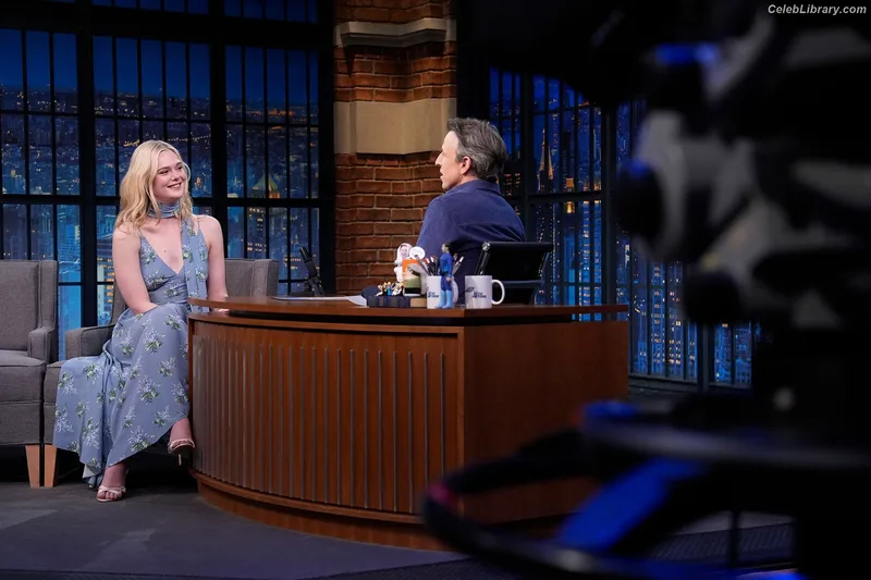 Elle Fanning photo 9 of 4114