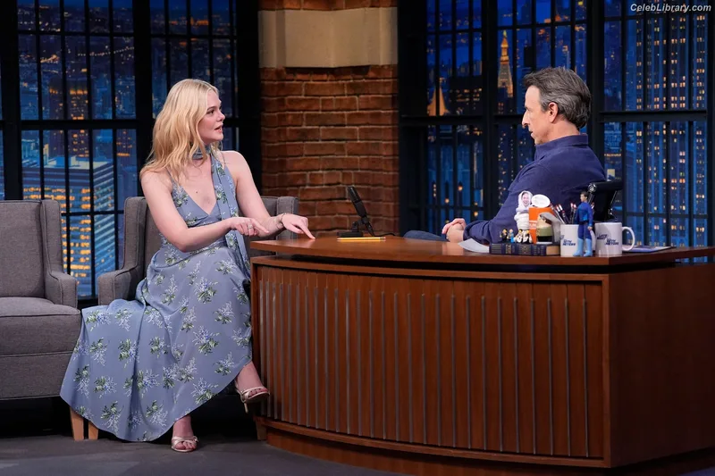 Elle Fanning photo 11 of 4114