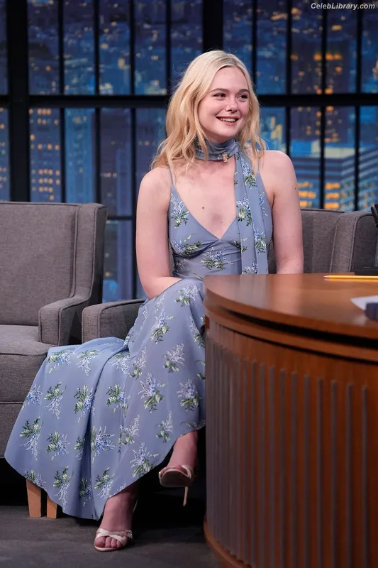Elle Fanning photo 12 of 4114