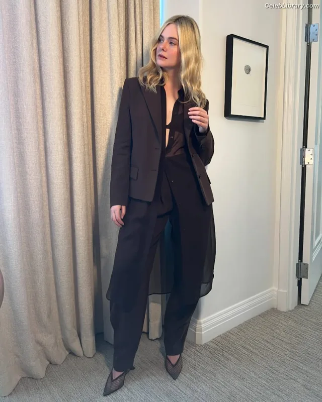 Elle Fanning photo 13 of 4114