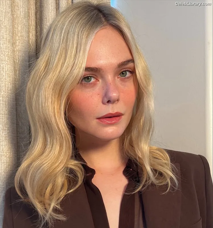 Elle Fanning photo 16 of 4114
