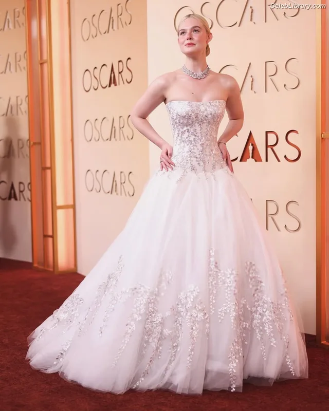 Elle Fanning photo 2 of 4114