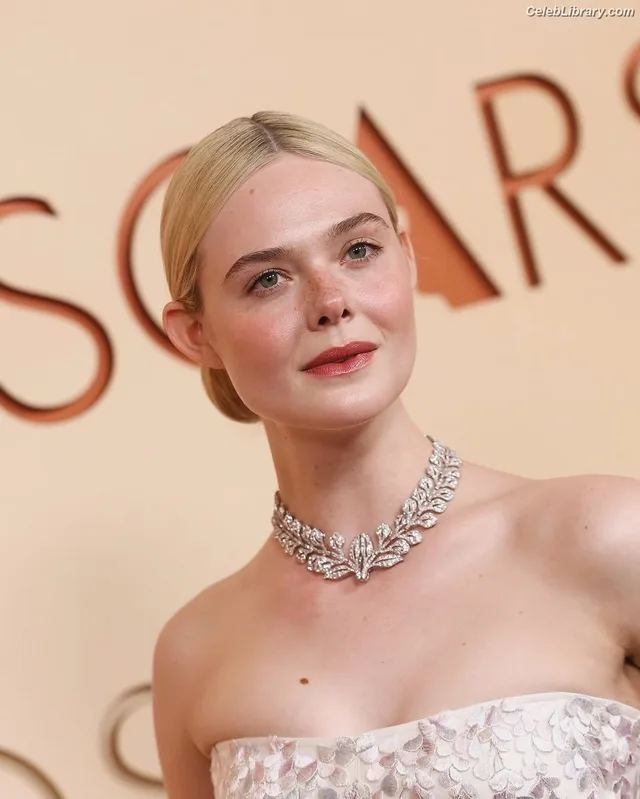 Elle Fanning photo 7 of 4114