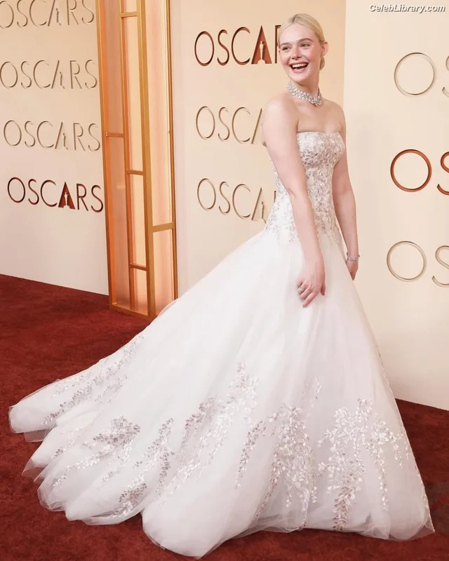 Elle Fanning photo 8 of 4114