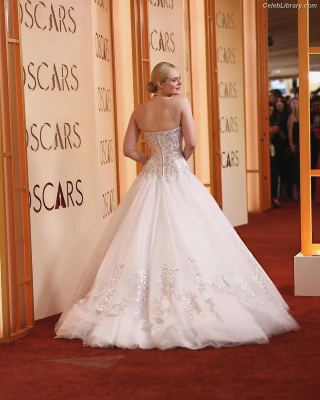 Elle Fanning photo 9 of 4114