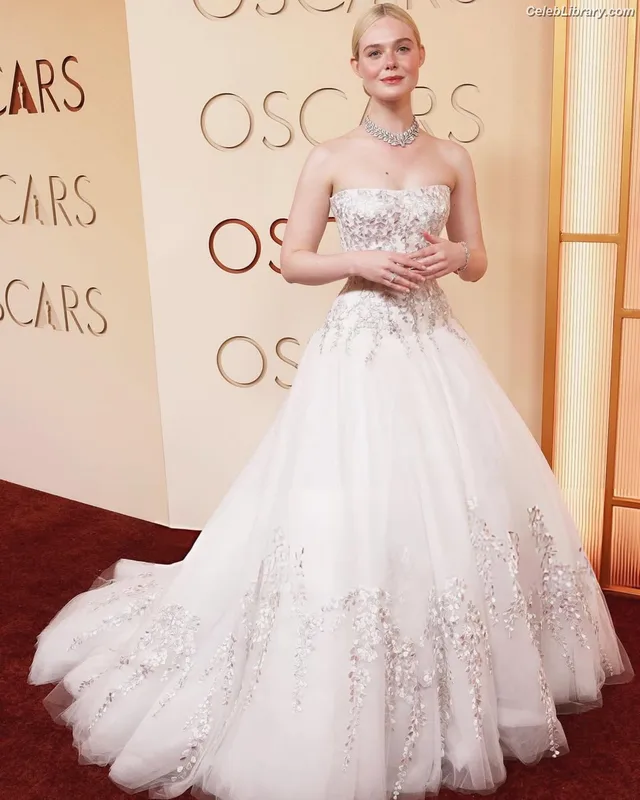 Elle Fanning photo 13 of 4114