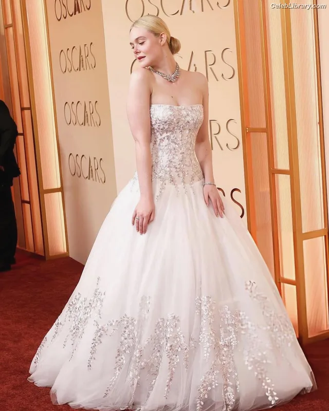 Elle Fanning photo 15 of 4114