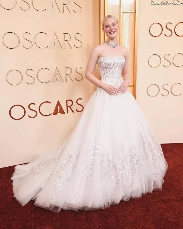 Elle Fanning photo 17 of 4114