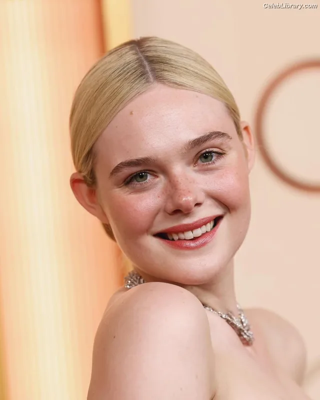 Elle Fanning photo 18 of 4114