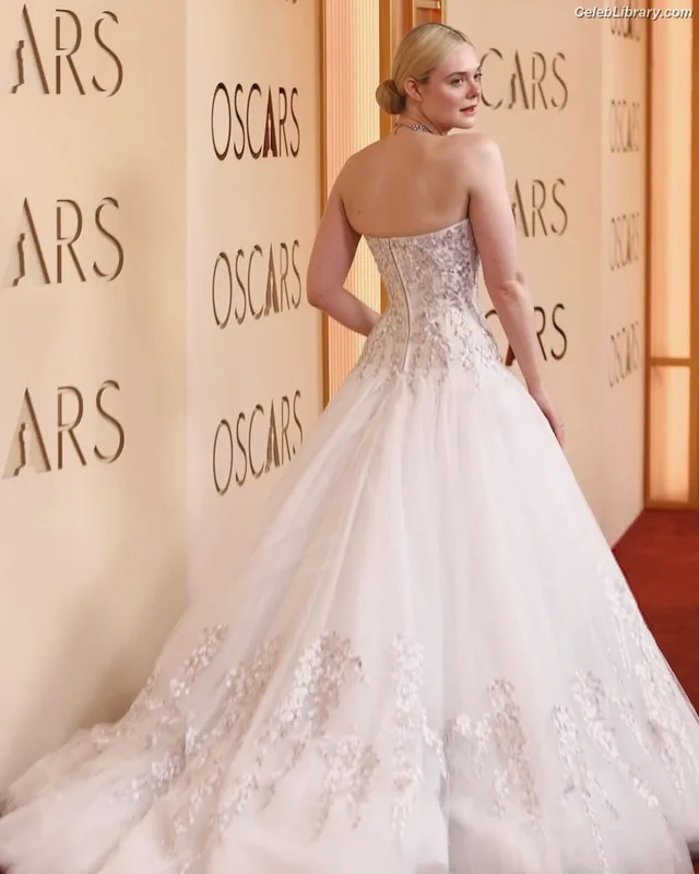 Elle Fanning photo 19 of 4114