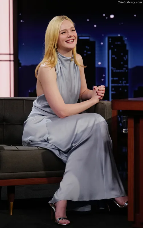 Elle Fanning photo 18 of 4114