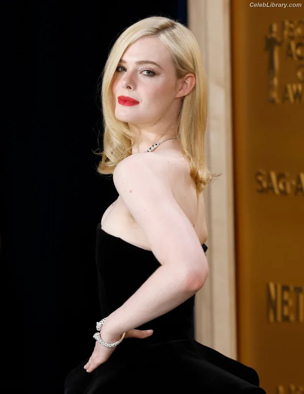 Elle Fanning photo 6 of 4114