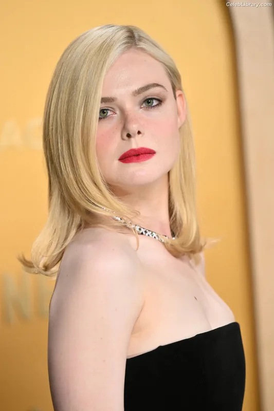Elle Fanning photo 8 of 4114