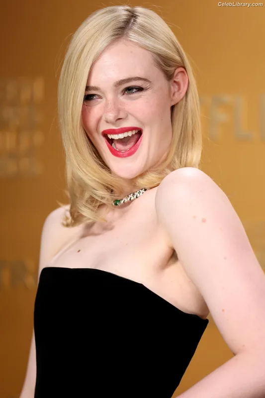 Elle Fanning photo 19 of 4114