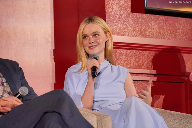 Elle Fanning photo 5 of 4114