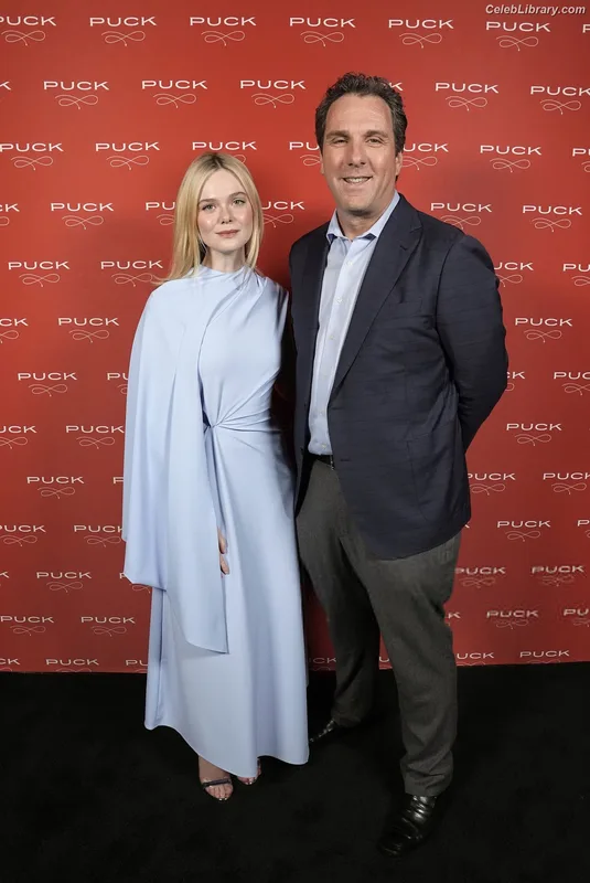 Elle Fanning photo 9 of 4114
