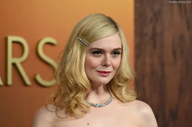 Elle Fanning photo 15 of 4114