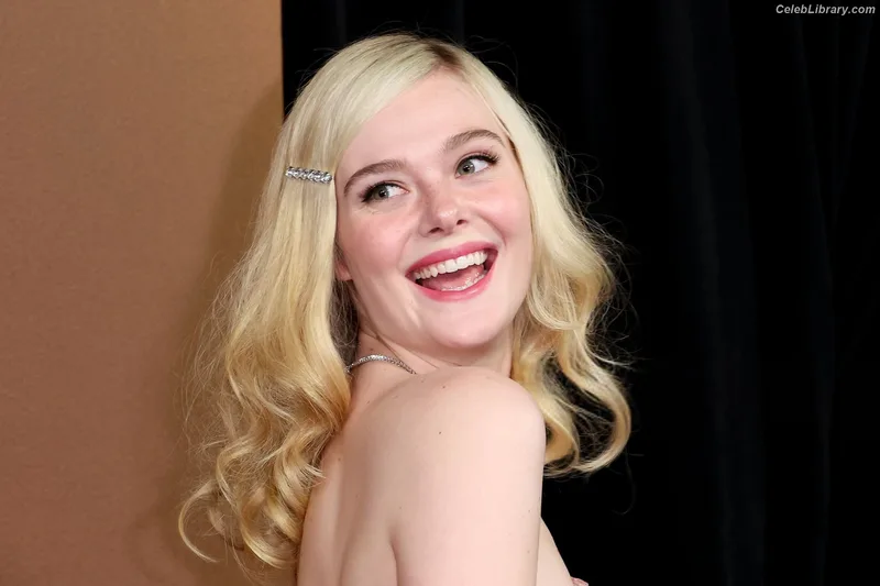 Elle Fanning photo 16 of 4114