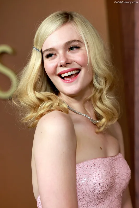 Elle Fanning photo 3 of 4114