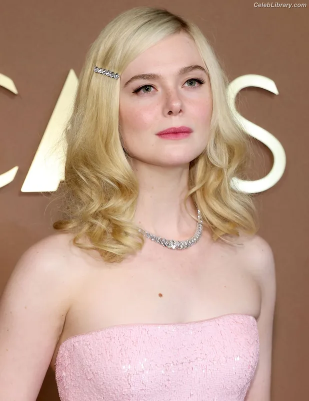 Elle Fanning photo 6 of 4114