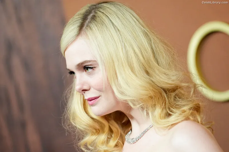 Elle Fanning photo 7 of 4114