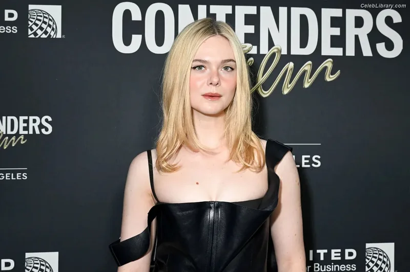 Elle Fanning photo 1 of 4114