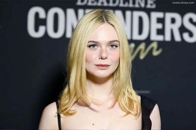 Elle Fanning photo 8 of 4114