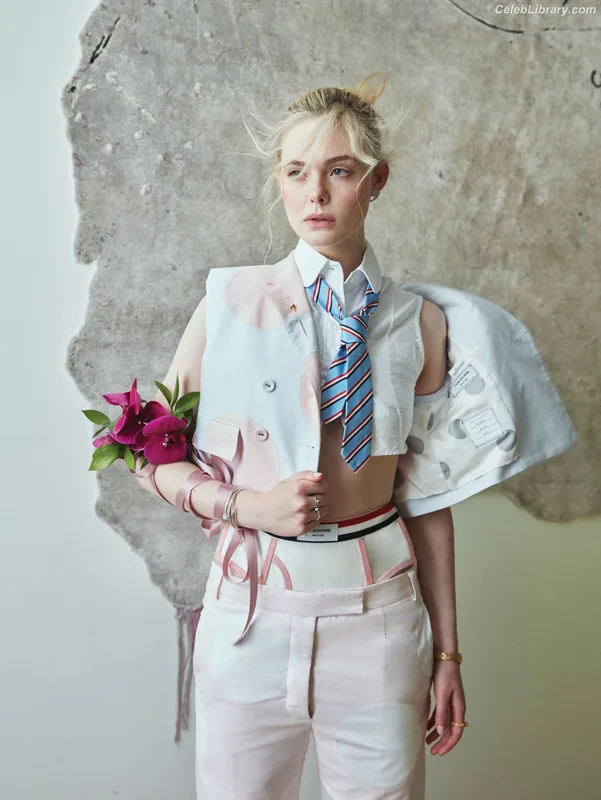 Elle Fanning photo 10 of 4114