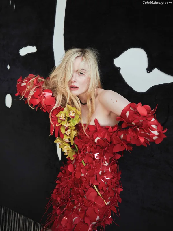 Elle Fanning photo 14 of 4114