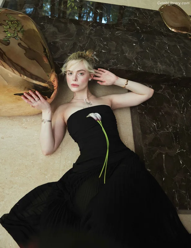 Elle Fanning photo 16 of 4114