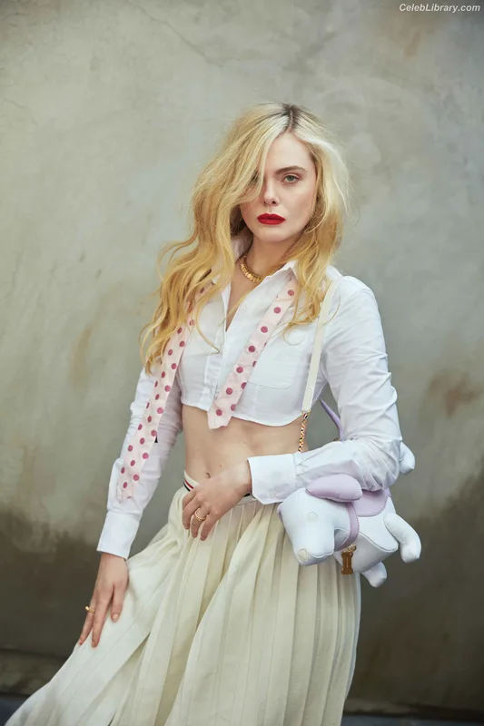 Elle Fanning photo 20 of 4114