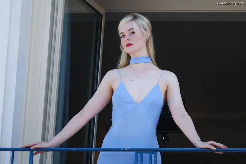 Elle Fanning photo 8 of 4114