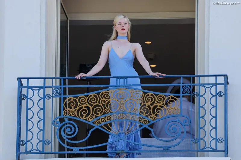 Elle Fanning photo 14 of 4114
