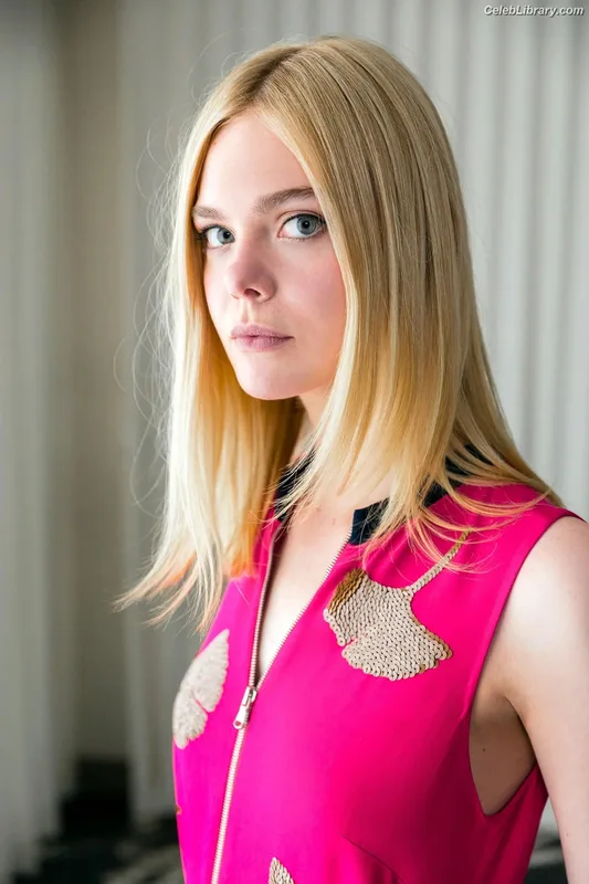 Elle Fanning photo 21 of 4114