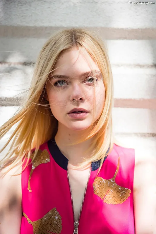 Elle Fanning photo 22 of 4114