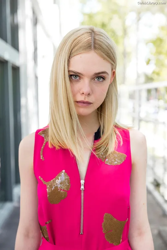 Elle Fanning photo 12 of 4114