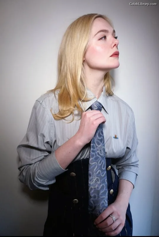 Elle Fanning photo 20 of 4114