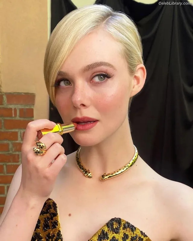 Elle Fanning photo 22 of 4114