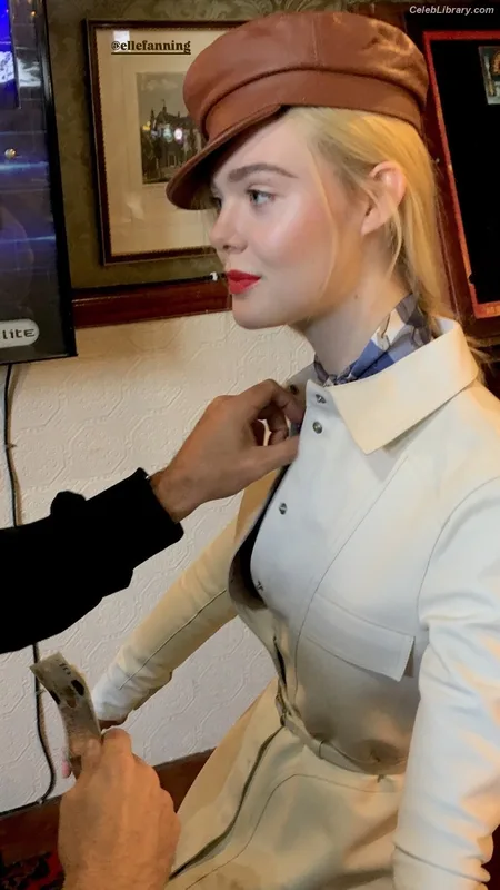 Elle Fanning photo 1 of 4114
