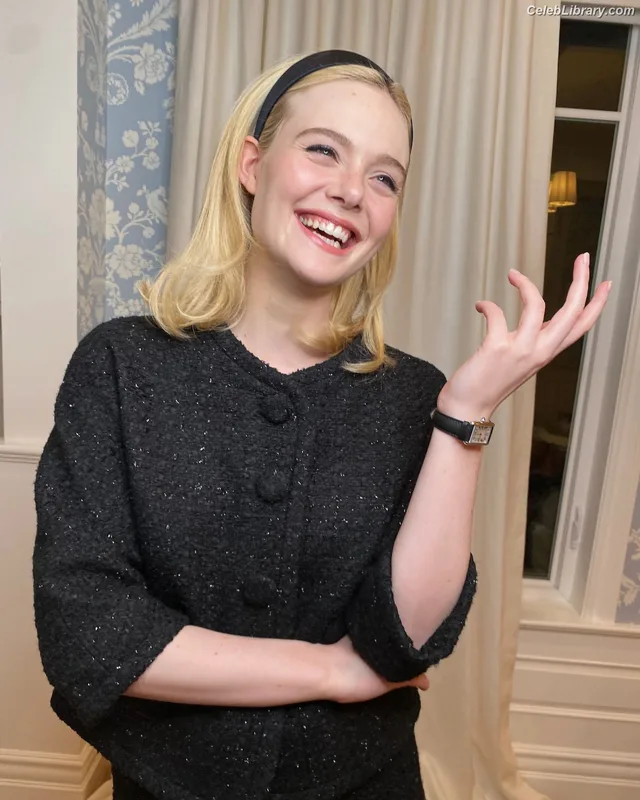 Elle Fanning photo 3 of 4114